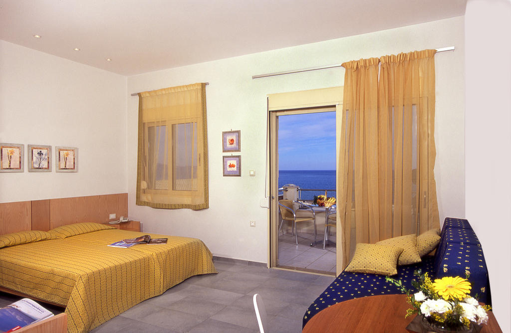 Lissos Beach Platanias  Room photo